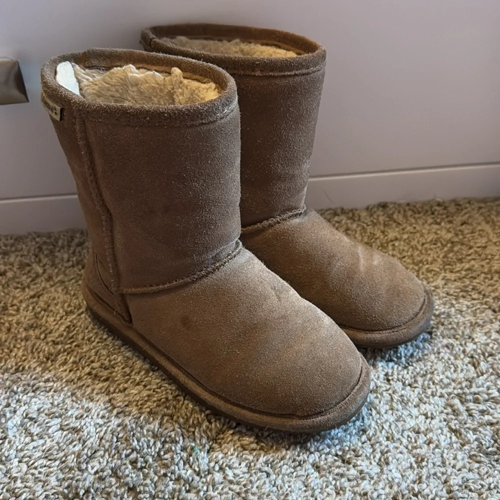 Bearpaw boots 👢 toddler girls size 13